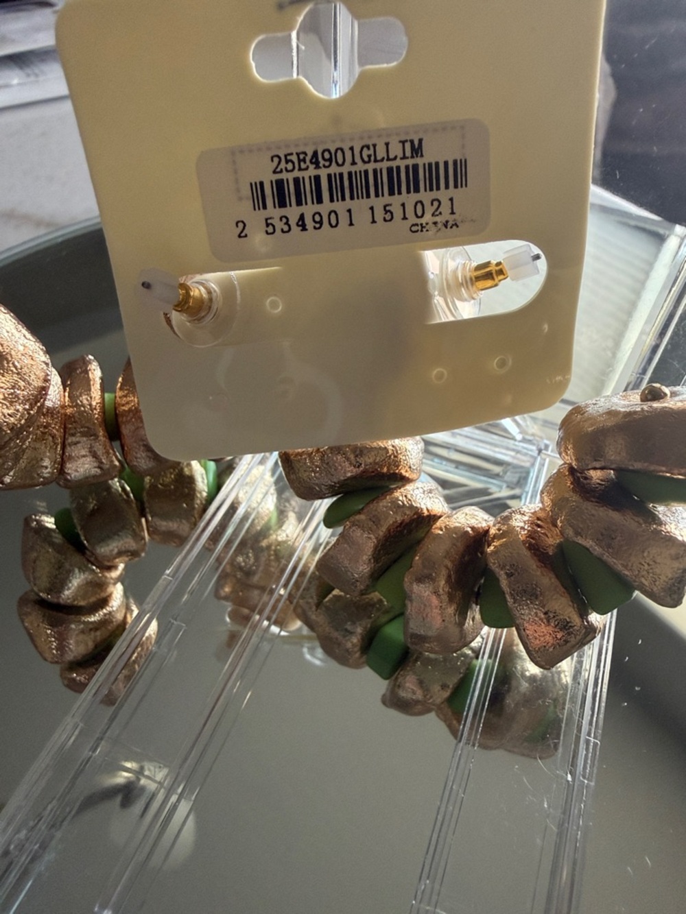 NWT!! Green & Gold Tone Chunky Hoop Earrings - Picture 3 of 5